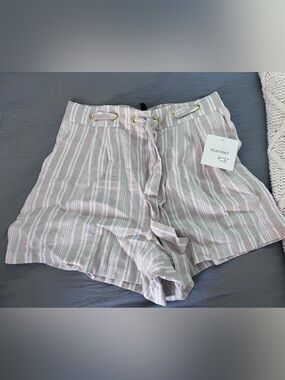 Ellen Tracy Beige Knit Pull-On Shorts